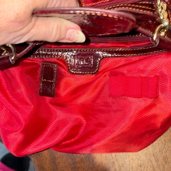 Marc Chantal Shoulder bag red croc pattern leather/Burg. Patent accents goldtone - Picture 17 of 17